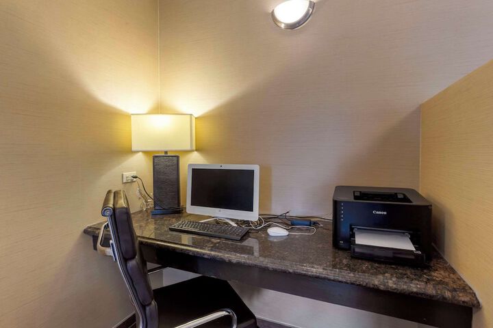 Business Center 34 of 35