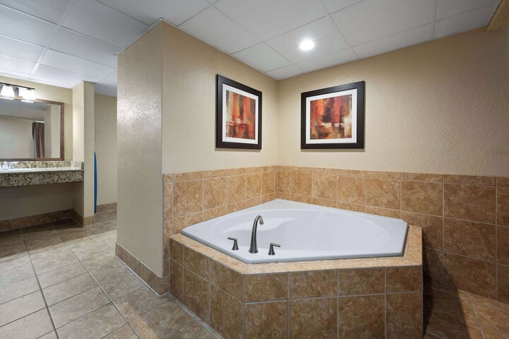 Days Inn & Suites by Wyndham Bozeman