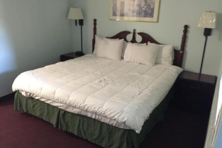 Suite 21 of 25