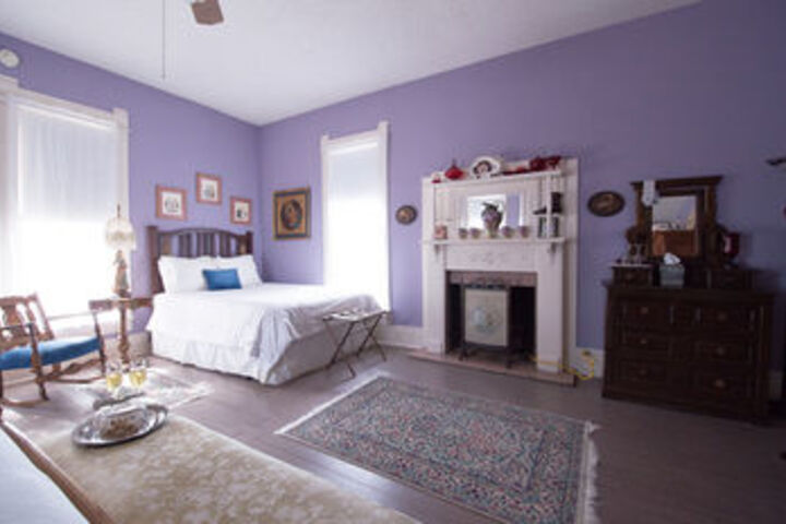 Munzesheimer Manor Bed & Breakfast