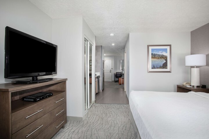 Room 11 of 34