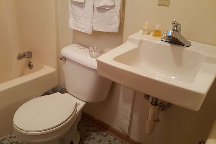 Room 13 of 38