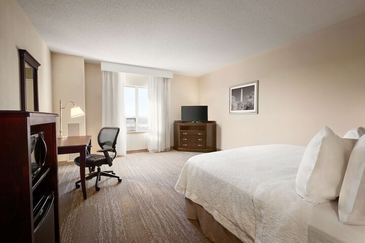 Hampton Inn & Suites Washington-Dulles International Airport