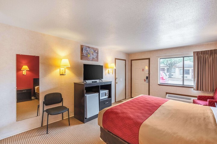 Room 35 of 63