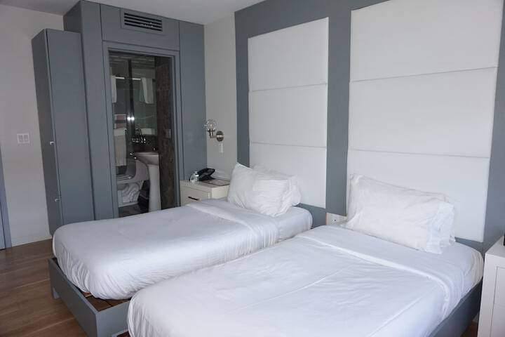 Room 21 of 39