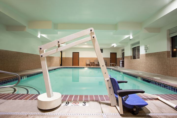 Holiday Inn Express Hotel & Suites NEWPORT by IHG