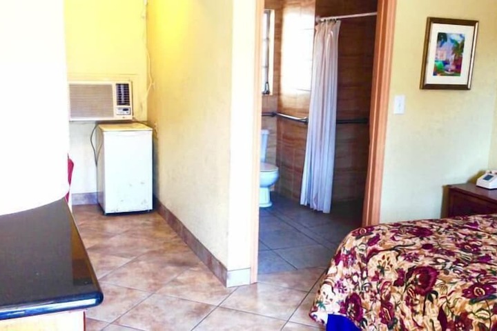 Room 12 of 19