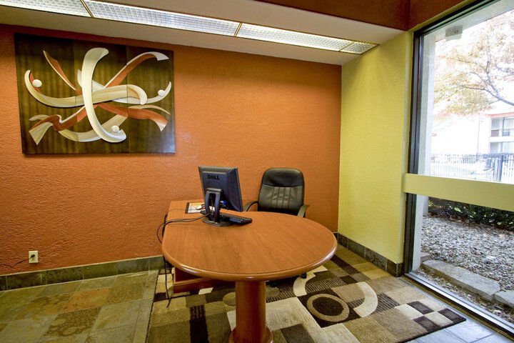 Business Center 29 of 32