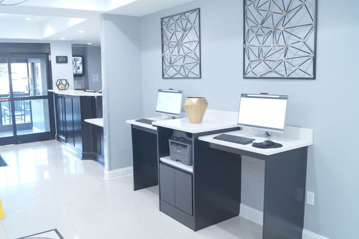 Business Center 20 of 21