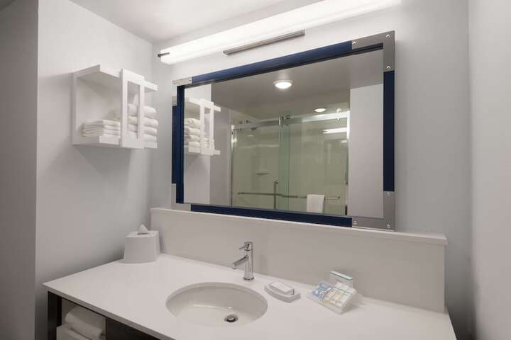 Hampton Inn & Suites Fort Wayne Downtown