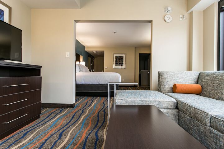 Room 34 of 66