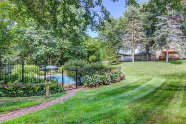 James Mulvey Carriage House Inn