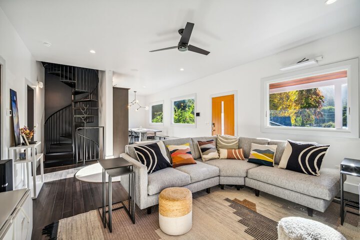 Pet’s FREE! Modern luxury steps from Russian River by Redawning