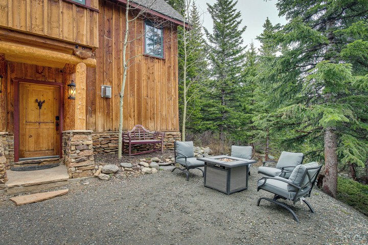 Idaho Springs Home w / Amazing Mountain Views!