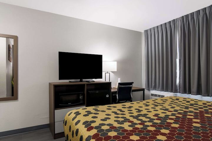 Room 17 of 22