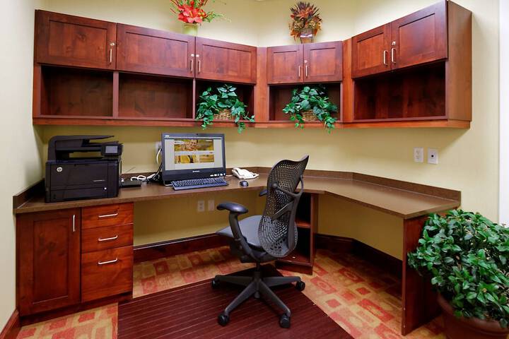 Business Center 82 of 82