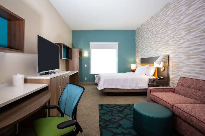 Room 9 of 16