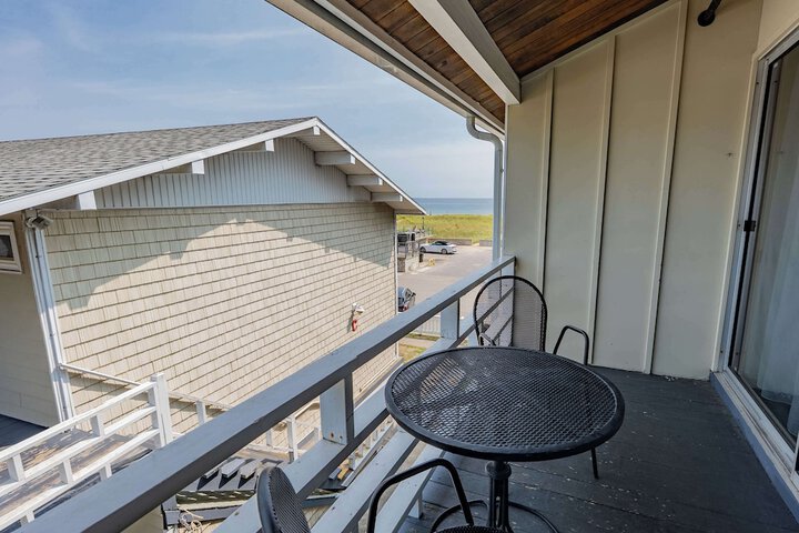 Waves Oceanfront Resort