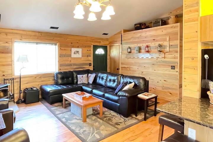 bobcat Trail Cabin on 3 Acres in Como!