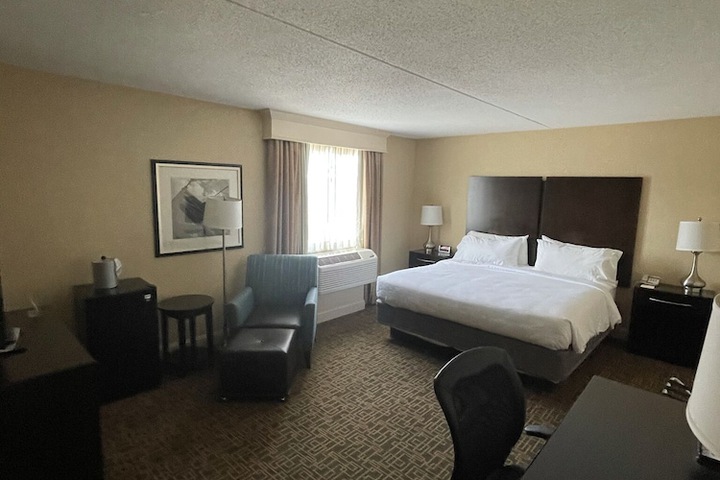 Room 42 of 60