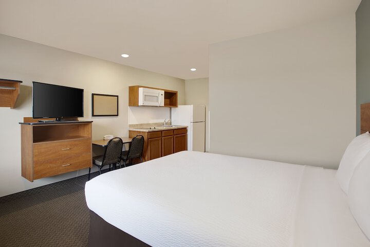 Room 8 of 16
