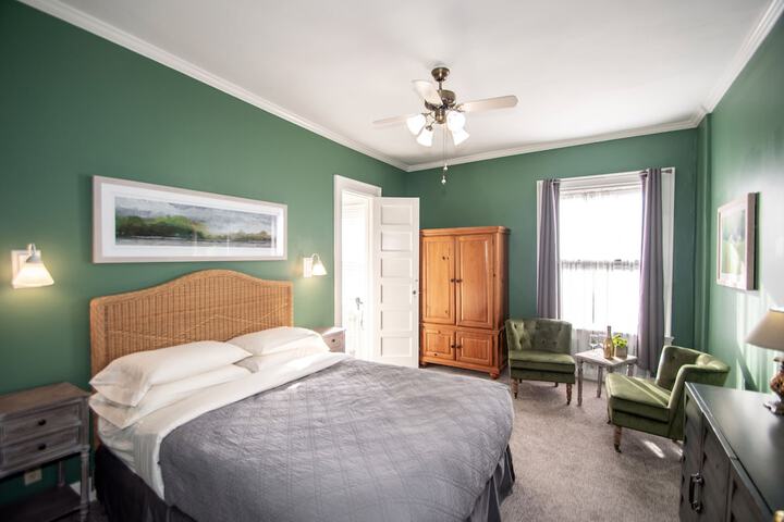 Room 28 of 84