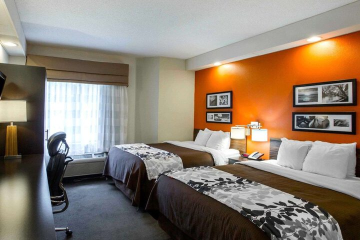 Room 14 of 33