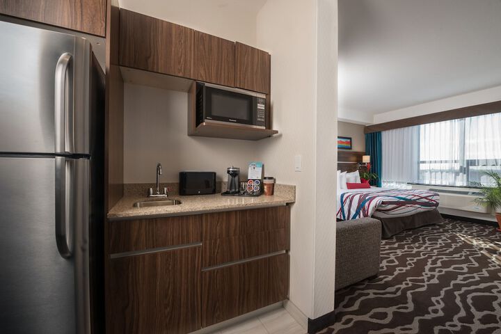 Encore Suites by Service Plus Inns
