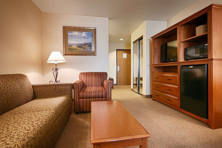 Room 2 of 8