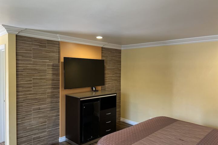 Room 32 of 66
