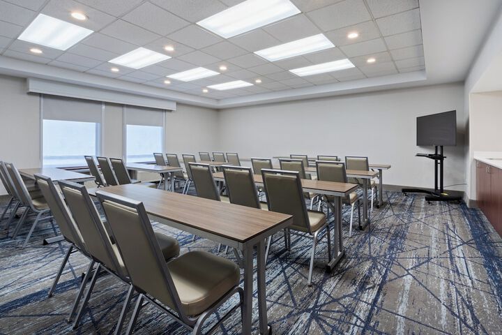 Holiday Inn Express & Suites Cincinnati Riverfront by IHG