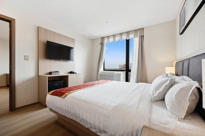 Ramada by Wyndham Flushing Queens