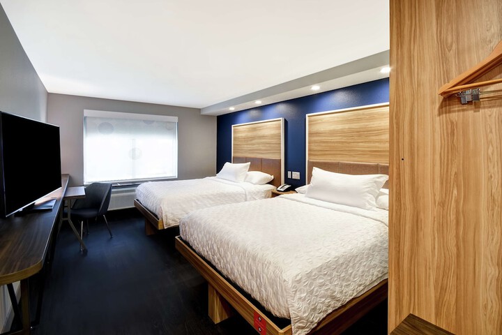 Room 17 of 34