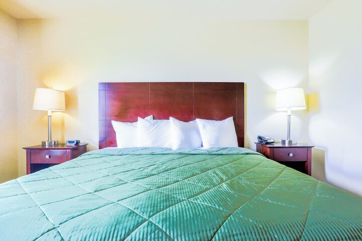 Evansville Inn & Suites by OYO