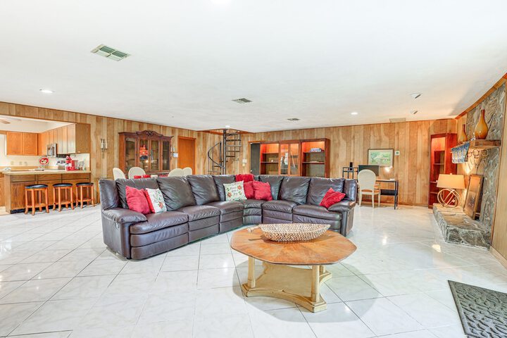 Lake Placid Home w / Screened Porch: Near Lake Clay