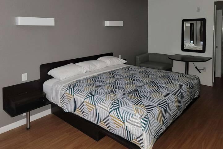 Room 11 of 29