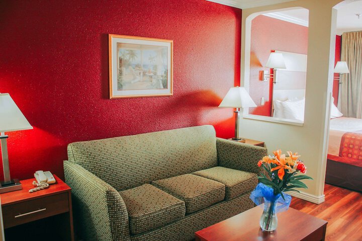 Room 32 of 48