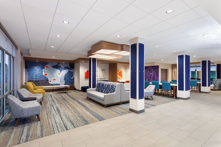 Holiday Inn Express & Suites Reedsburg - Dells Area by IHG
