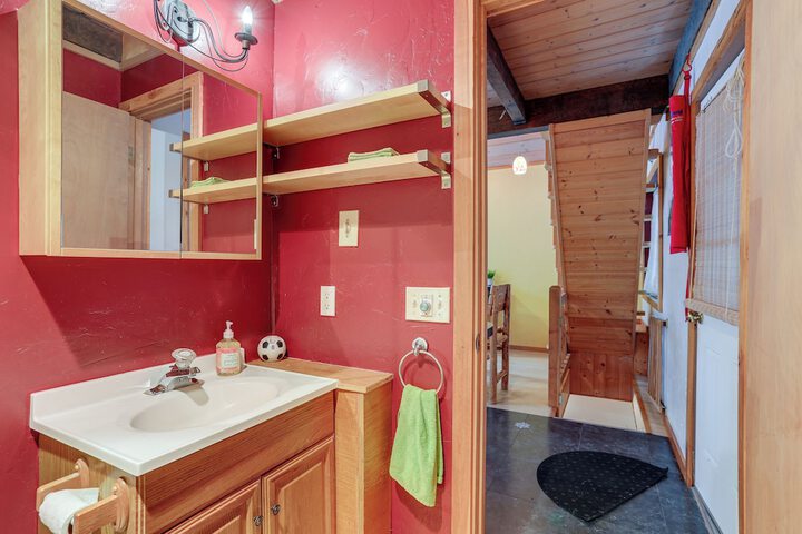 Snoqualmie Pass Cabin w / Deck: Walk to Ski Lift