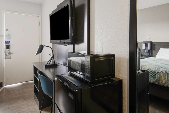Room 25 of 32