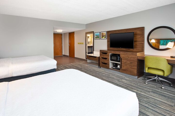 Room 32 of 46