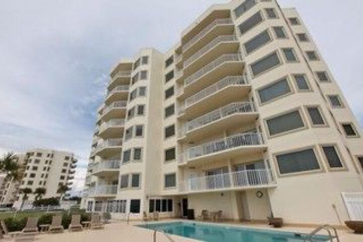 Waterview Towers Yacht Club by Holiday Isle