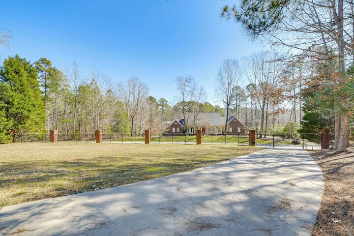 Hike Golf & Boat: Wake Forest Home w / Yard