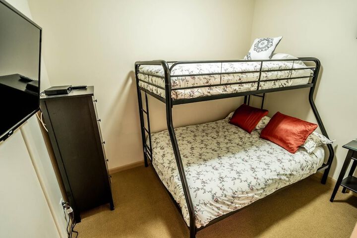Room 9 of 10