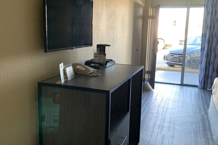 Room 4 of 23