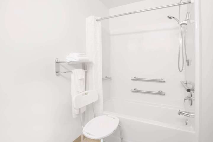 Room 10 of 16