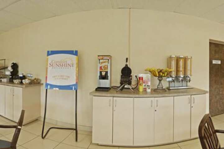 Breakfast/Coffee Service 28 of 34