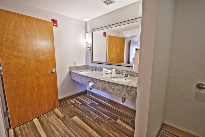 Room 34 of 93