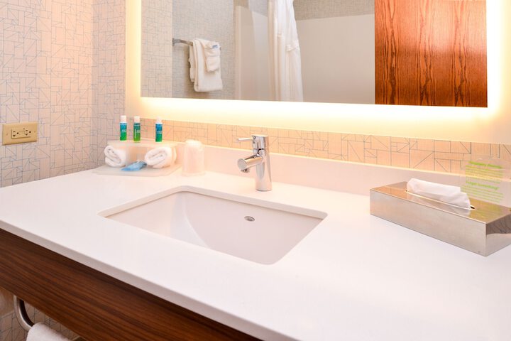 Holiday Inn Express Hotel & Suites Urbana-Champaign by IHG
