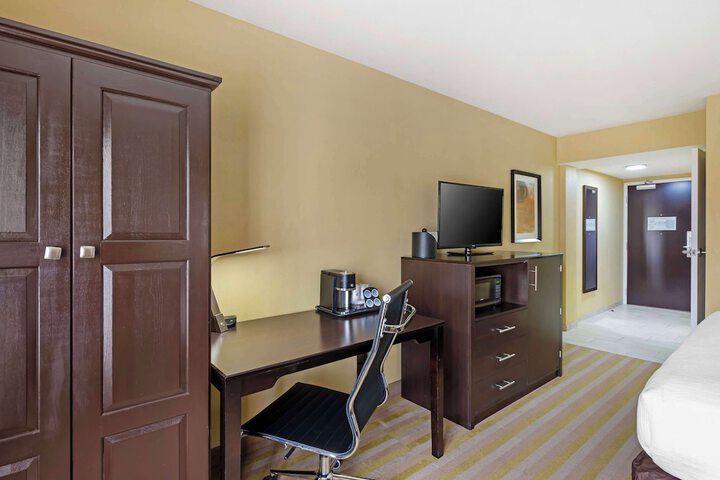 Room 18 of 34